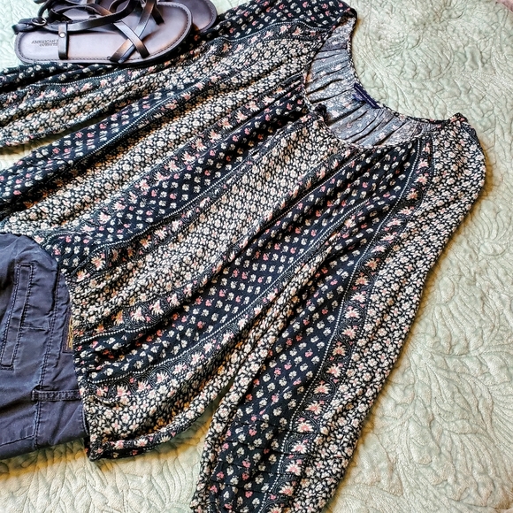 AE top size small flowy and flattering - Picture 2 of 6